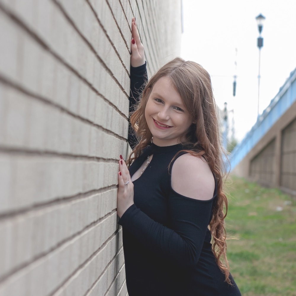 Meet your Posher, Larissa